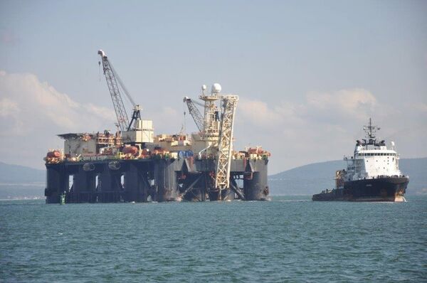 Castoro Sei готовится к трубоукладочным работам на морском участке газопровода Южный поток в порту Бургас Castoro Sei готовится к трубоукладочным работам на морском участке газопровода Южный поток в порту Бургас
