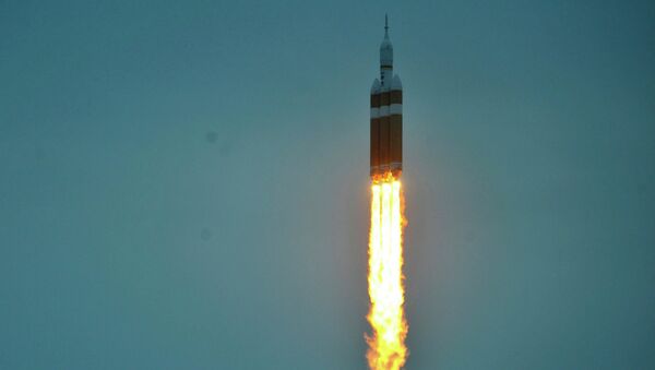 Старт полета космического корабля Orion и тяжелой ракеты-носителя Delta-4 Старт полета космического корабля Orion и тяжелой ракеты-носителя Delta-4