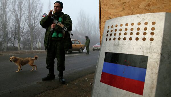 Боец народного ополчения на КПП возле города Горловка, Донецкая область Боец народного ополчения на КПП возле города Горловка, Донецкая область