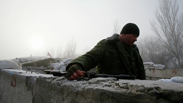 Боец народного ополчения на КПП возле города Горловка Боец народного ополчения на КПП возле города Горловка