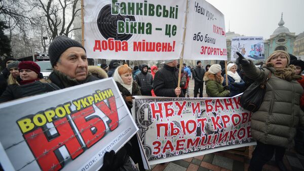 Активисты кредитного Майдана во время акции у здания Верховной Рады Украины. 16 декабря 2014. Архивное фото Активисты кредитного Майдана во время акции у здания Верховной Рады Украины. 16 декабря 2014. Архивное фото