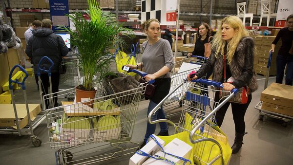 Покупатели в магазине Покупатели в магазине