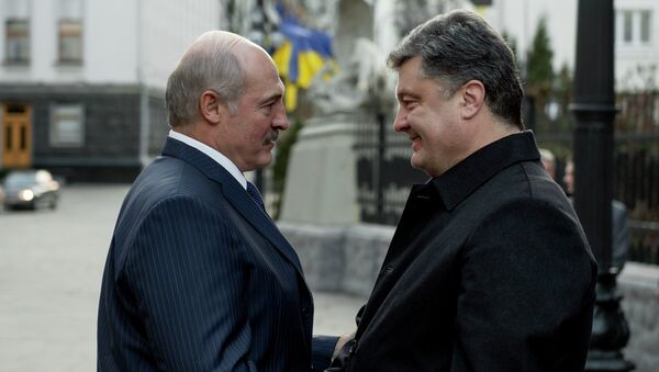 Президент Украины Петр Порошенко и президент Белоруссии Александр Лукашенко. Встреча на Украине Президент Украины Петр Порошенко и президент Белоруссии Александр Лукашенко. Встреча на Украине