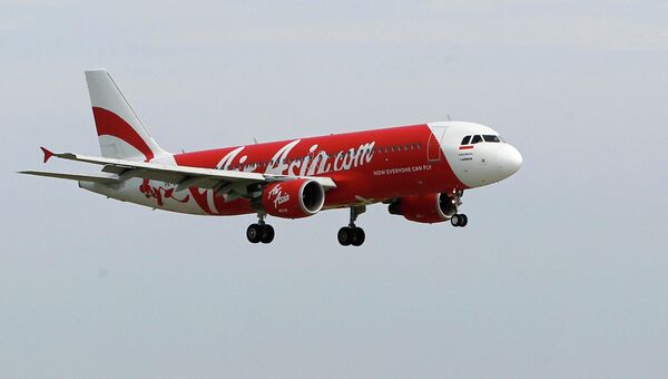 Самолет Airbus A320-200 авиакомпании AirAsia Самолет Airbus A320-200 авиакомпании AirAsia