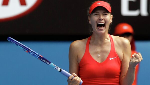Мария Шарапова радуется победе на теннисном турнире Australian Open. Архивное фото Мария Шарапова радуется победе на теннисном турнире Australian Open. Архивное фото