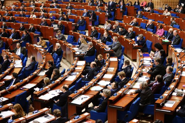 Делегаты в зале на пленарном заседании зимней сессии Парламентской ассамблеи Совета Европы (ПАСЕ) Делегаты в зале на пленарном заседании зимней сессии Парламентской ассамблеи Совета Европы (ПАСЕ)