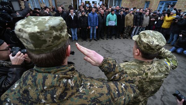 Призывники в украинскую армию на одном из призывных пунктов в Киеве. Архивное фото Призывники в украинскую армию на одном из призывных пунктов в Киеве. Архивное фото