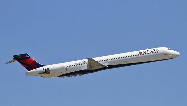 Самолет MD-90 Delta AirLines. Архивное фото Самолет MD-90 Delta AirLines. Архивное фото