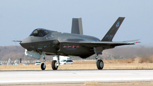 Американский истребитель F-35. Архивное фото Американский истребитель F-35. Архивное фото