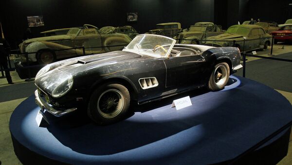 Автомобиль Ferrari 250, принадлежавший Алену Делону, на аукционе в Париже Автомобиль Ferrari 250, принадлежавший Алену Делону, на аукционе в Париже