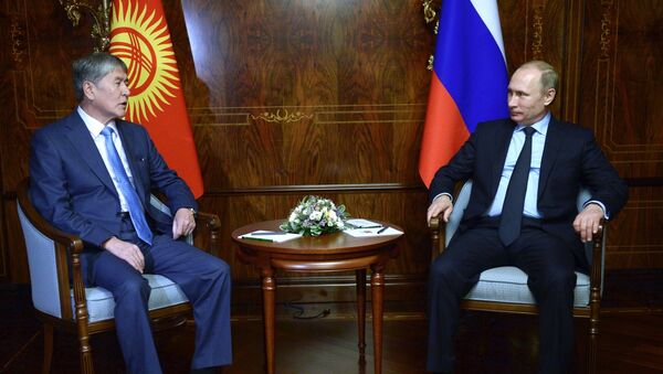 Владимир Путин Алмазбек Атамбаев, архивное фото Владимир Путин Алмазбек Атамбаев, архивное фото