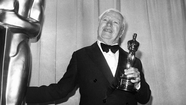 Чарли Чалин во время получения премии Оскар в 1972 году. Архивное фото Чарли Чалин во время получения премии Оскар в 1972 году. Архивное фото