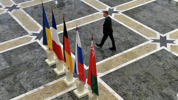 Флаги Белоруссии, Франции, Германии, России и Украины в резиденции президента Белоруссии в Минске Флаги Белоруссии, Франции, Германии, России и Украины в резиденции президента Белоруссии в Минске