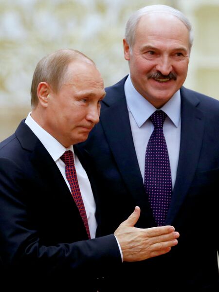 Президент России Владимир Путин и президент Белоруссии Александр Лукашенко во Дворце независимости в Минск Президент России Владимир Путин и президент Белоруссии Александр Лукашенко во Дворце независимости в Минск