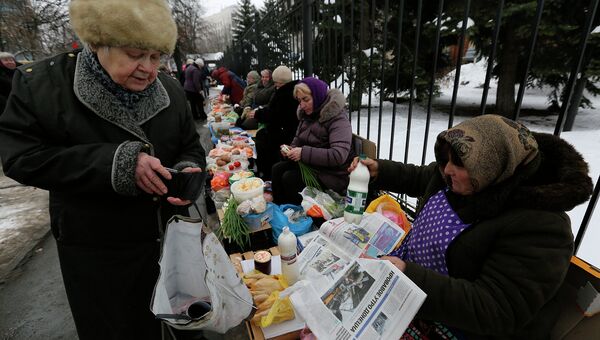 Уличный рынок в Киеве. Архивное фото Уличный рынок в Киеве. Архивное фото