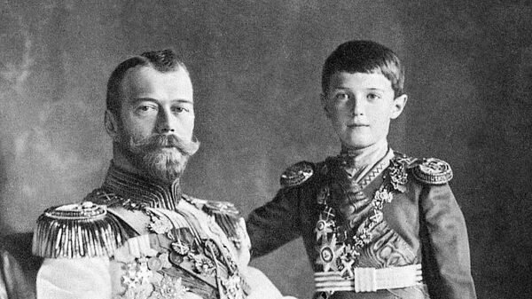 Император Николай II с сыном царевичем Алексеем. Архивное фото Император Николай II с сыном царевичем Алексеем. Архивное фото