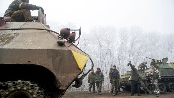 Колонна украинской военной техники возле Дебальцево.Архивное фото. Колонна украинской военной техники возле Дебальцево.Архивное фото.