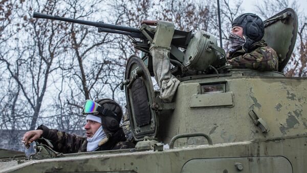 Украинские военнослужащие на дороге между Дебальцево и Артемовском Украинские военнослужащие на дороге между Дебальцево и Артемовском