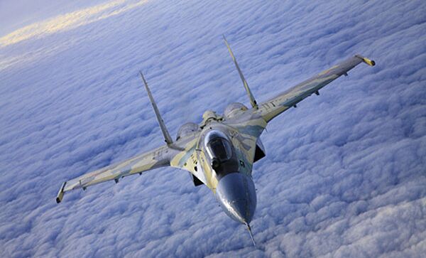 Российский многоцелевой истребитель СУ-35, архивное фото Российский многоцелевой истребитель СУ-35, архивное фото