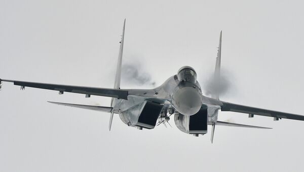 Многоцелевой сверхманевренный истребитель Су-35. Архивное фото Многоцелевой сверхманевренный истребитель Су-35. Архивное фото
