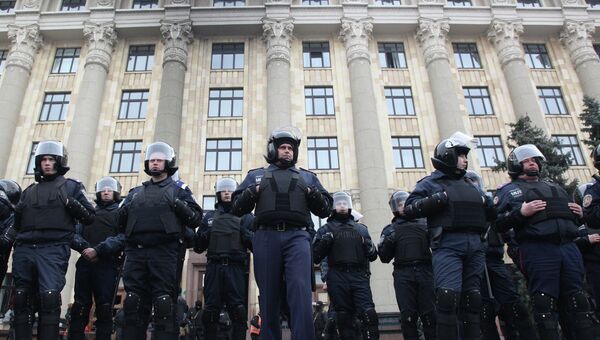 Сотрудники милиции в Харькове. Архивное фото Сотрудники милиции в Харькове. Архивное фото