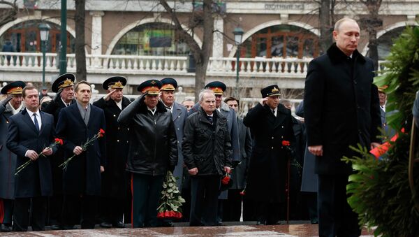 Президент России Владимир Путин возложил венок к Могиле Неизвестного Солдата Президент России Владимир Путин возложил венок к Могиле Неизвестного Солдата