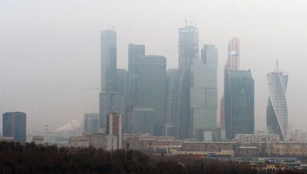 Вид на Московский международный деловой центр Москва-Сити с Воробьевых гор. Архивное фото Вид на Московский международный деловой центр Москва-Сити с Воробьевых гор. Архивное фото