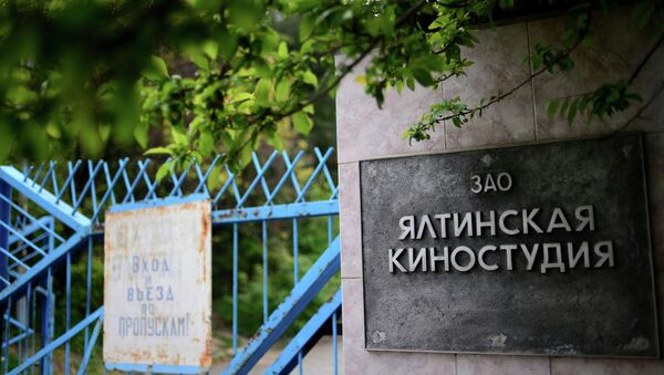 Центральный вход Ялтинской киностудии. Архивное фото Центральный вход Ялтинской киностудии. Архивное фото