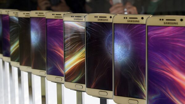 Смартфон Galaxy S6. Архивное фото Смартфон Galaxy S6. Архивное фото