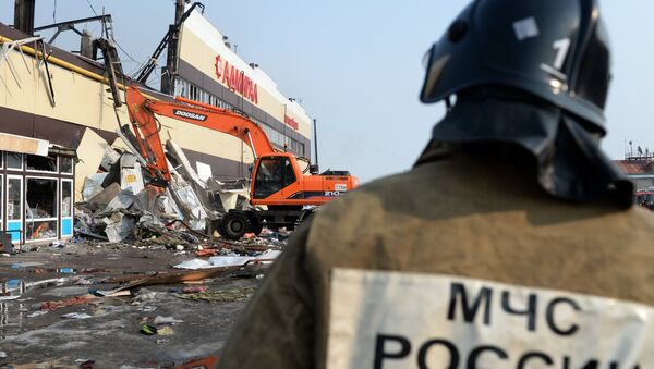 Разбор завалов на месте пожара в казанском торговом центре Адмирал. Март 2015 Разбор завалов на месте пожара в казанском торговом центре Адмирал. Март 2015