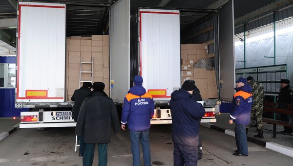 Очередная колонна МЧС России с гуманитарной помощью для жителей Донбасса . Архивное фото Очередная колонна МЧС России с гуманитарной помощью для жителей Донбасса . Архивное фото