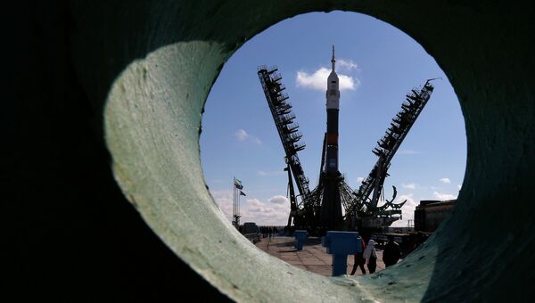 Ракета космического назначения (РКН) Союз-ФГ с транспортным пилотируемым кораблем Союз ТМА-16М Ракета космического назначения (РКН) Союз-ФГ с транспортным пилотируемым кораблем Союз ТМА-16М