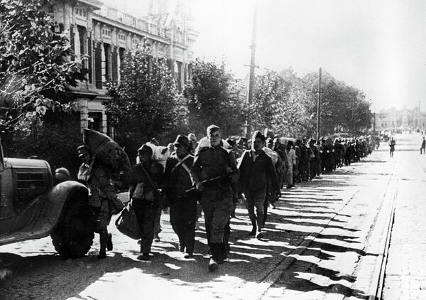 Великая Отечественная война 1941-1945 годов. Город Харбин, 1945 год. Пленные японцы на улицах города Великая Отечественная война 1941-1945 годов. Город Харбин, 1945 год. Пленные японцы на улицах города