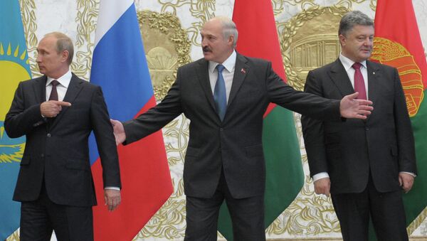 Президент России Владимир Путин, президент Белоруссии Александр Лукашенко, президент Украины Петр Порошенко и верховный представитель по иностранным делам и политике безопасности ЕС Кэтрин Эштон, 26 августа 2014 Президент России Владимир Путин, президент Белоруссии Александр Лукашенко, президент Украины Петр Порошенко и верховный представитель по иностранным делам и политике безопасности ЕС Кэтрин Эштон, 26 августа 2014