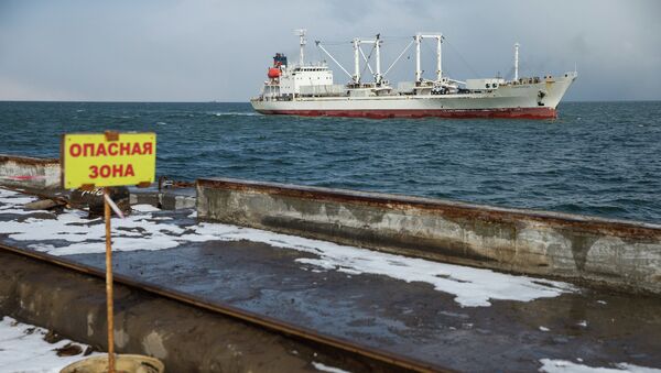В порт Корсаков доставлены пострадавшие с траулера Дальний Восток В порт Корсаков доставлены пострадавшие с траулера Дальний Восток