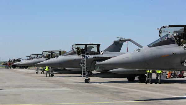 Многоцелевые истребители ВВС Франции Dassault Rafale. Архивное фото Многоцелевые истребители ВВС Франции Dassault Rafale. Архивное фото
