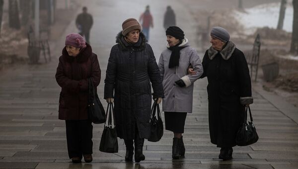 Пожилые люди. Архивное фото Пожилые люди. Архивное фото