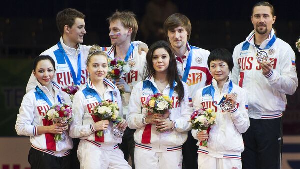 Церемония награждения призеров командного чемпионата мира по фигурному катанию в Токио Церемония награждения призеров командного чемпионата мира по фигурному катанию в Токио