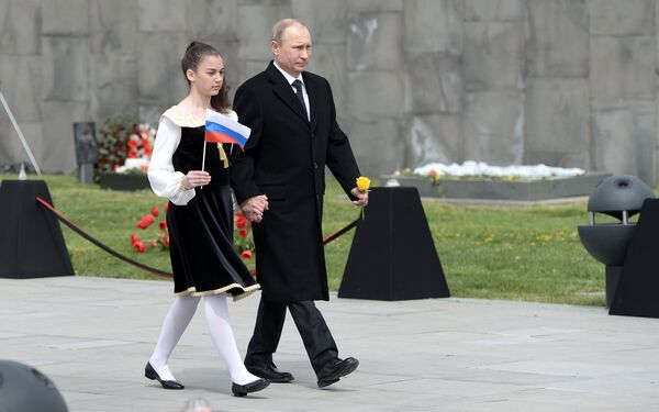 Президент России Владимир Путин на церемонии поминовения жертв геноцида армян Президент России Владимир Путин на церемонии поминовения жертв геноцида армян