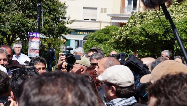 Глава Минфина Греции Варуфакис на первомайском митинге в Афинах Глава Минфина Греции Варуфакис на первомайском митинге в Афинах