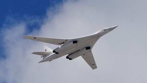 Самолет Ту-160. Архивное фото Самолет Ту-160. Архивное фото