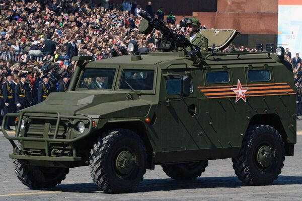 Бронеавтомобиль Тигр во время генеральной репетиции военного парада Бронеавтомобиль Тигр во время генеральной репетиции военного парада