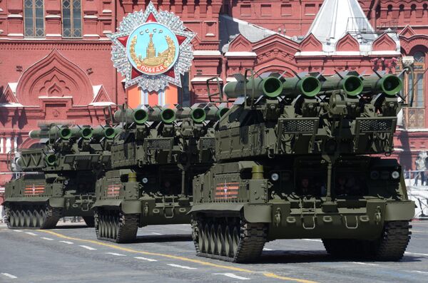 Зенитно-ракетные комплексы БУК-М2во время генеральной репетиции военного парада Зенитно-ракетные комплексы БУК-М2во время генеральной репетиции военного парада