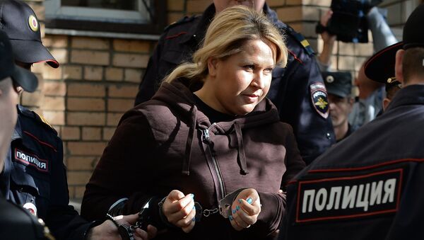 Бывшая глава департамента имущественных отношений министерства обороны России Евгения Васильева у Пресненского суда Москвы. Архивное фото Бывшая глава департамента имущественных отношений министерства обороны России Евгения Васильева у Пресненского суда Москвы. Архивное фото