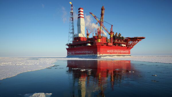 Морская нефтедобывающая платформа Приразломная. Архивное фото Морская нефтедобывающая платформа Приразломная. Архивное фото