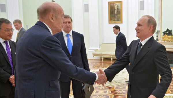 Президент РФ Владимир Путин встретился с экс-президентом Франции Валери Жискар д'Эстеном Президент РФ Владимир Путин встретился с экс-президентом Франции Валери Жискар д'Эстеном