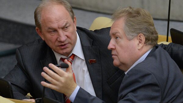 Депутаты Валерий Рашкин и Сергей Обухов на пленарном заседании Государственной Думы РФ. Архивное фото Депутаты Валерий Рашкин и Сергей Обухов на пленарном заседании Государственной Думы РФ. Архивное фото