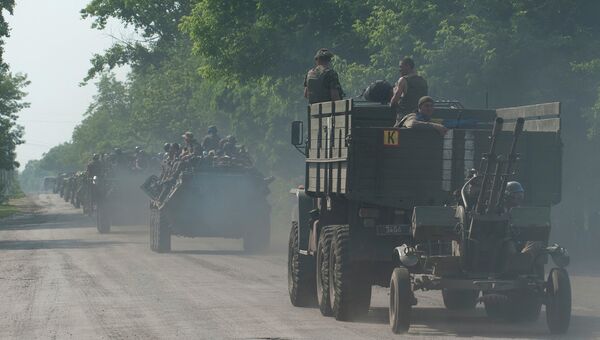 Колонна с украинскими военными. Архивное фото Колонна с украинскими военными. Архивное фото