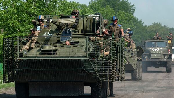 Колонна с украинскими военными под Марьинкой. Архивное фото Колонна с украинскими военными под Марьинкой. Архивное фото