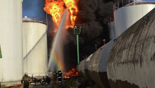 Пожар на нефтебазе в Киевской области Пожар на нефтебазе в Киевской области